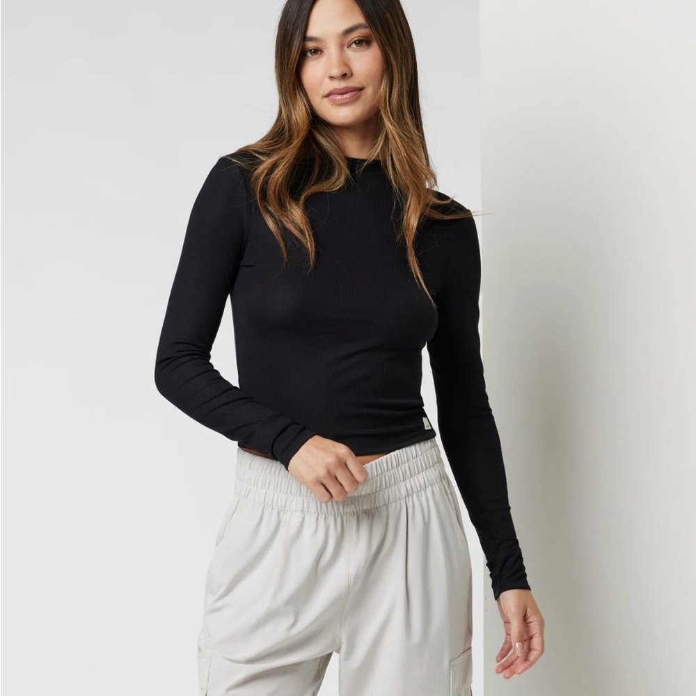 Long Sleeve Seamless Surge Tee
